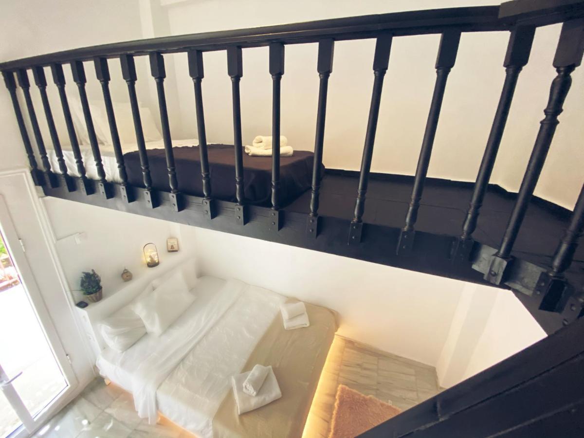 Thisio Loft *